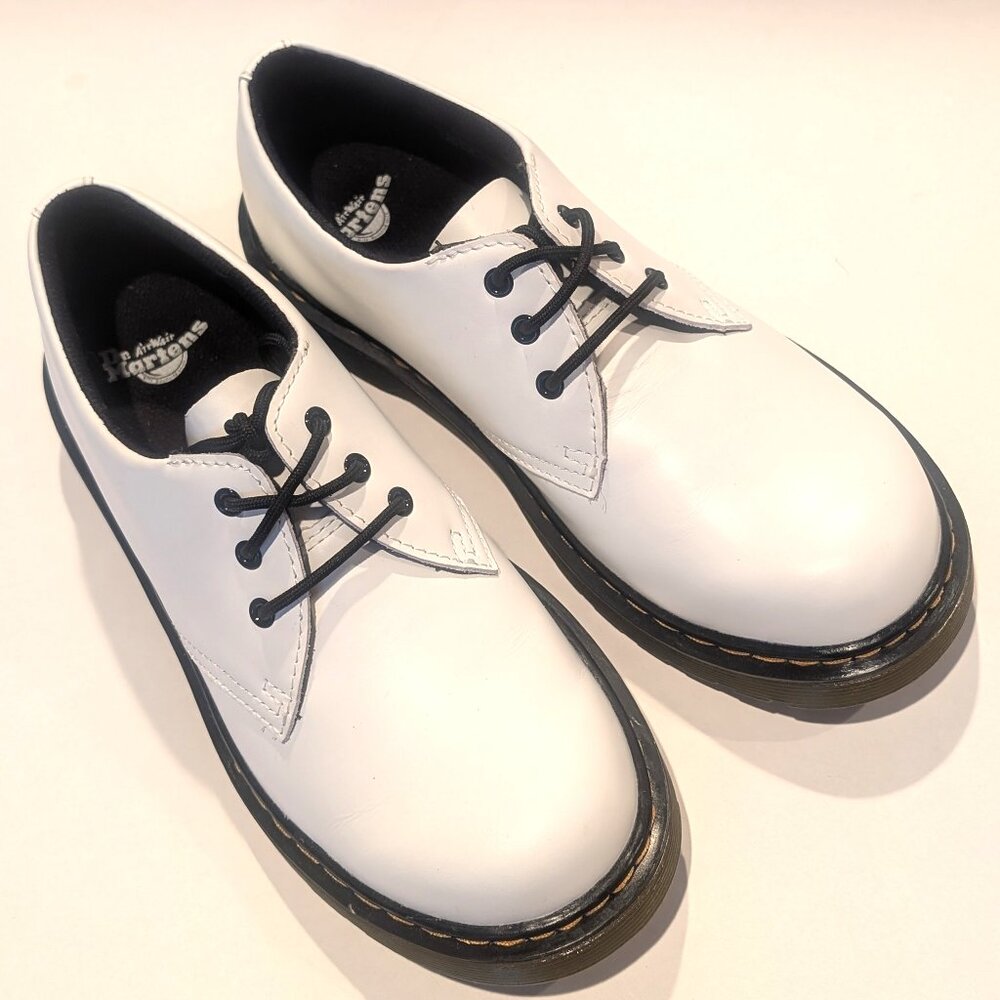 DR MARTENS LADIES SIZE 6 WHITE LEATHER OXFORDS - NEW